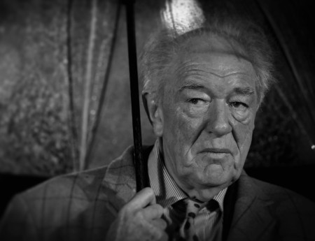 Borítókép: Meghalt Sir Michael Gambon, a Dumbledore-t alakító színész: a család mellett a rajongók és a filmipar is gyászol
