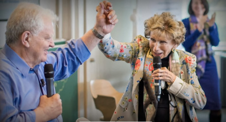 Borítókép: „Ha ma életben maradok, holnapra szabad leszek”: 96 éves lett dr. Edith Eva Eger, aki nemcsak farkasszemet nézett a halállal, de győzött is a traumái felett