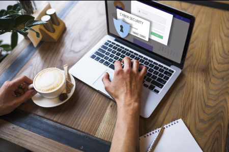 Borítókép: Még mindig inkább párna alatt tartjuk az adatainkat