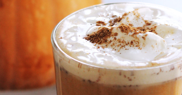 Borítókép: Pumpkin spice latte, és ami a hab alatt rejlik: a sütőtökszezon legkárosabb mellékhatása
