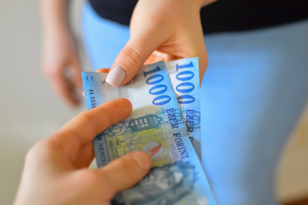 Borítókép: Havonta több tízezer forint maradhat így a zsebedben! Spórolási tippek, hogy a hónap vége se legyen megterhelő