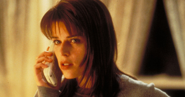 Borítókép: Ő volt a Sikoly filmek ártatlan tinilánya: Neve Campbell már elmúlt 50 éves, és így néz ki most