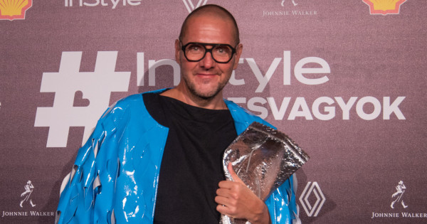 Borítókép: „Ha én szabadon írok arról, hogy kit szeretek vagy kit nem, az a törtvények szerint jelen pillanatban egy lefóliázandó dolog” - interjú Lakatos Márkkal, az idei #képesvagyok díjátadó egyik jelöltjével