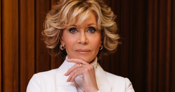 Borítókép: A 86 éves Jane Fonda esküszik erre a drogériás arcszérumra - csodát tesz a ráncokkal!