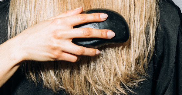 Borítókép: 4 „szépségtrükk", ami valójában károsítja hajadat: azt is mutatjuk, mi az, amivel valójában jót teszel