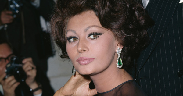 Borítókép: Bomlottak érte a férfiak, ünnepelt filmcsillag volt: Sophia Loren életét mégis hosszú évekig megkeserítette ez