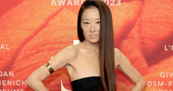 Borítókép: Elmúlt 74, de 40-nek néz ki! Ez Vera Wang kedvenc fiatalító széruma, ami nélkül nem tudja elképzelni a napját