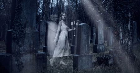 Borítókép: Egy otthoni szellemidézésből akár megszállottság is lehet: Kiss Kató léleklátóval, halottlátóval beszélgettünk