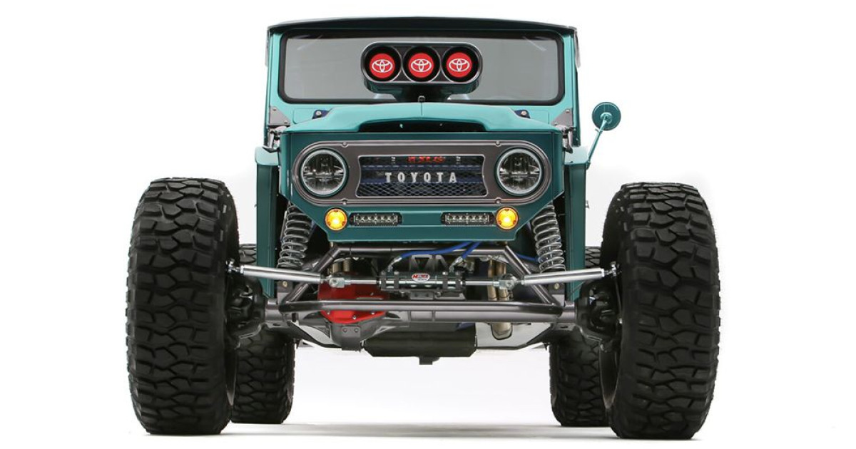 Toyota FJ Bruiser szemből