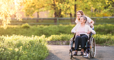 Borítókép: A világ szociális szakemberek nélkül…