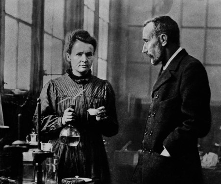 Borítókép: 158 éve született Marie Curie, aki életét adta a tudományért: a mai napig sugárzik teste