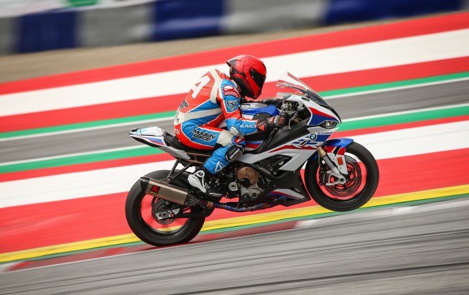 Talmácsi Gábor motoron