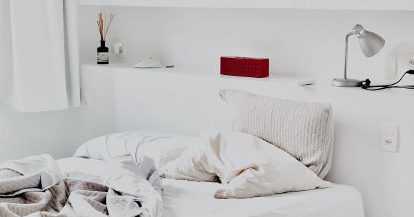 Borítókép: Ha ilyen színű a hálószobád, azonnal fesd át, mert az orvosok szerint szorongóvá teszi az emberi elmét - és 5 árnyalat, amit érdemes választani helyette!