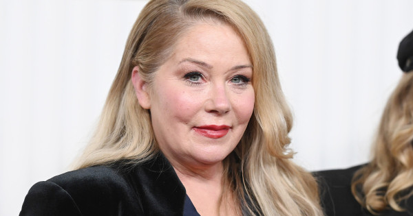 Borítókép: A gyógyíthatatlan beteg Christina Applegate párja csodálatos ember: a legnehezebb időkben szeretett bele a színésznőbe