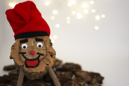 Borítókép: 10+1 bizarr karácsonyi hagyomány a nagyvilágból: kecskedémonok, boszorkányok és ürítő figurák a jászolban