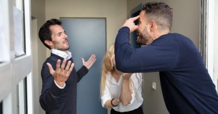 Borítókép: 15 hihetetlen, de igaz történet borzasztó szomszédokról: az emeleti szomszéd kutyája mindig lepisilt az erkélyemre