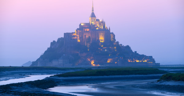 Borítókép: Így festenek a Disney-kastélyok a valóságban: Budapest is inspirálta Disney-t!