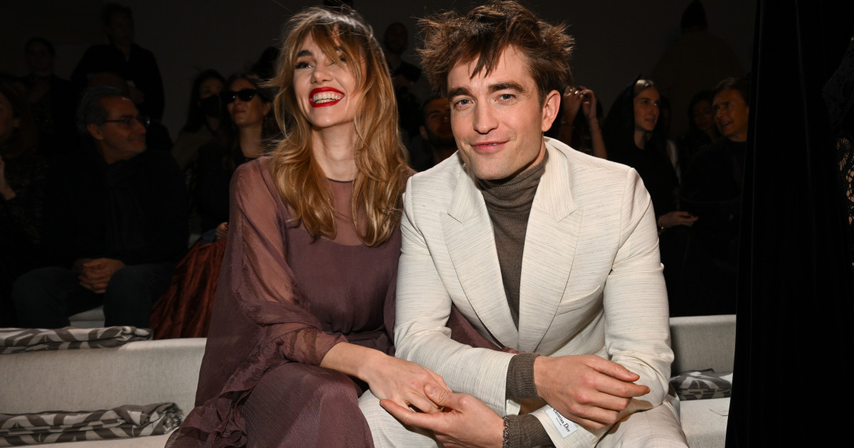 Hatalmas az öröm! Robert Pattinson és barátnője szülők lesznek: Suki Waterhouse meglepő módon jelentette be, hogy babát vár!