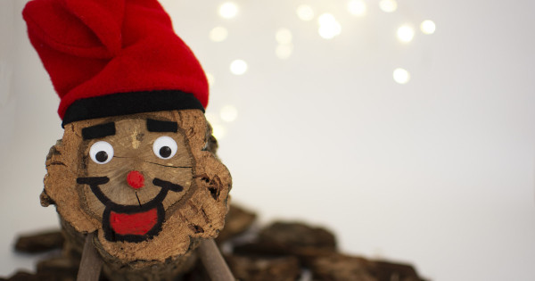 Borítókép: 10+1 bizarr karácsonyi hagyomány a nagyvilágból: kecskedémonok, boszorkányok és ürítő figurák a jászolban