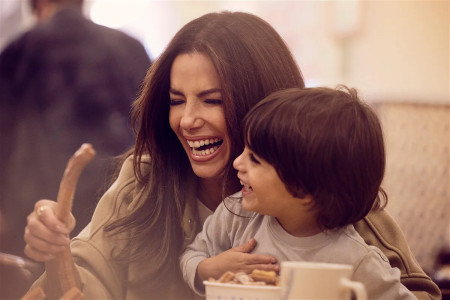 Borítókép: Ezért engedi Eva Longoria 5 éves fiának, hogy kávét igyon: te követnéd a mintáját?