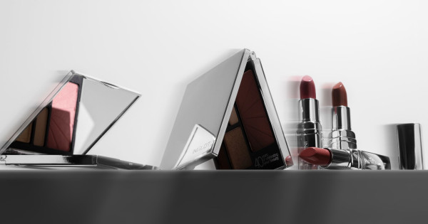 Borítókép: Szinte hihetetlen de  idén a 40. születésnapját ünnepli a népszerű sminkmárka! 