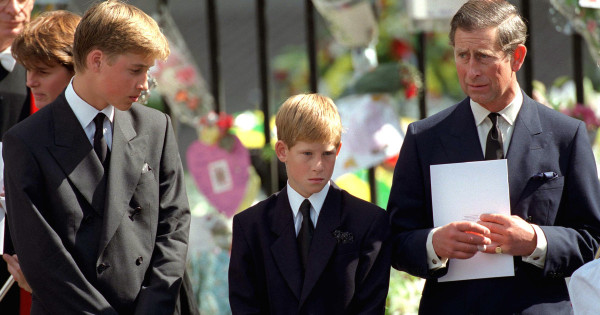 Borítókép: Ápolónők kotyogták ki: Így reagált valójában Károly herceg, mikor meglátta Diana holttestét a kórházban