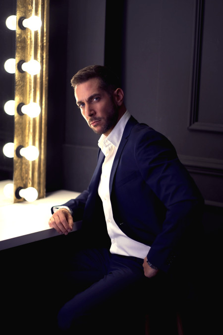 Borítókép: “Az életben soha semmi nem fehér, vagy fekete” - interjú a Budapest Playhouse egyik alapítójával, Réti Barnabással