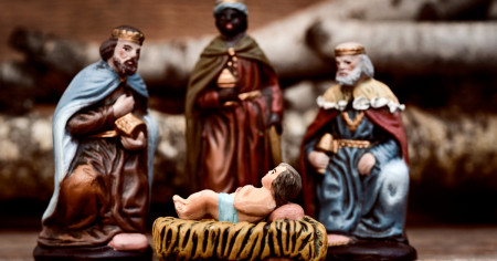 Borítókép: Miért pont aranyat, tömjént és mirhát vittek a napkeleti bölcsek? Azt is mutatjuk, hogyan használd illóolajként utóbbi kettőt!