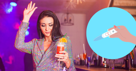 Borítókép: Szilveszteri koktélozás mellé: anyatej alkohol gyorsteszt a biztonságos szoptatásért