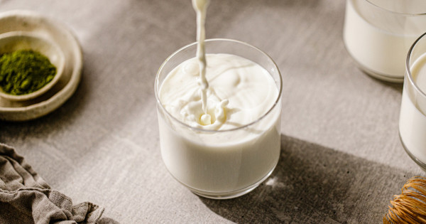 Borítókép: Az egészségügyi szakértők egyetértenek: a tejfajta, amelynek fogyasztását azonnal abba kellene hagynod