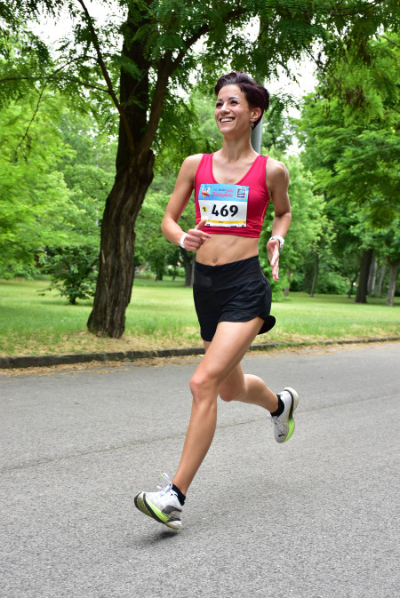 Borítókép: Színház az egész világ, és futó benne Széphalmi Juliska: interjú a táncművésznővel