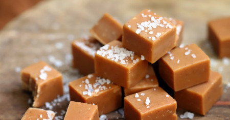 Borítókép: Isteni sós karamellás házi szaloncukor. Ajándéknak sem utolsó.