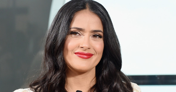Borítókép: Bomba! Az 57 éves Salma Hayek ultradögös bikinis képpel forrósította fel a hangulatot december közepén