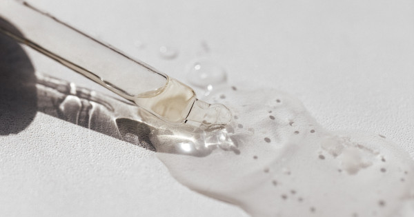 Borítókép: Az öregedésgátló összetevő, amit a bőrgyógyászok kötelezővé tennének minden 40 feletti nőnek