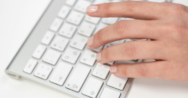 Borítókép: Sokkoló, mi történik a testeddel, ha nem tisztítod rendszeresen a billentyűzetedet: komoly veszélyt jelenthet az egészségedre!