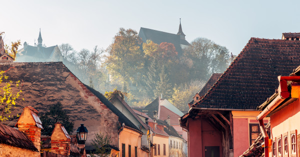 Borítókép: 7 mesebeli erdélyi falu, ahová ellátogatni valóságos időutazás: apró gyöngyszemek