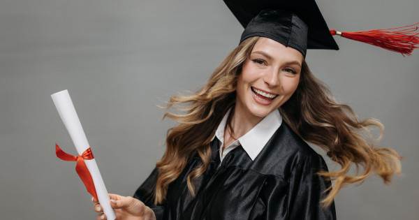 Borítókép: Ezekkel a diplomákkal lehet a legjobban keresni 2023-ban: azt is mutatjuk, melyekkel a legrosszabb a fizetés