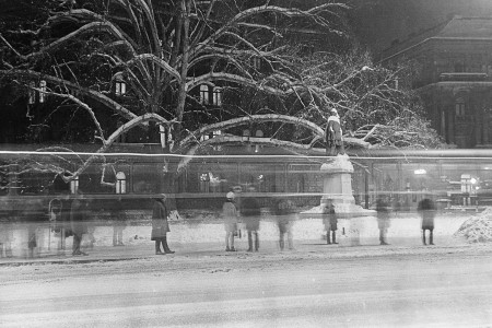 Borítókép: Hófúvás, szánkózás és boldog békeidők: nosztalgikus időutazás a 20. század legszebb teleire