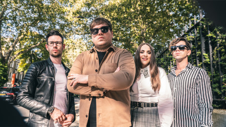 Borítókép: Szokatlan küldetés középiskolákban – rockzenével az alkohol és a drogok ellen