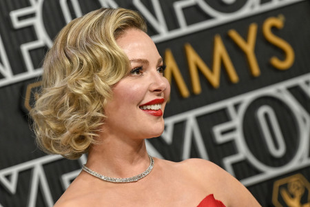 Borítókép: A 2024-es Emmy-gála legszebb ruhái: csak úgy tündökölt a Grace-klinika sztárja