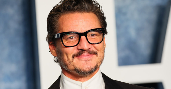 Borítókép: Pedro Pascal gyönyörű transznemű húgával lépett az Emmy vörös szőnyegére - fotó