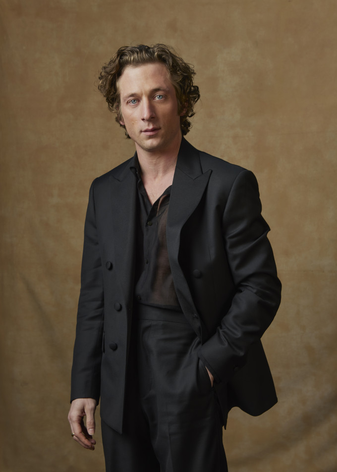 Jeremy Allen White a Golden Globe-gálán 2024 januárjában, ahonnan a legjobb férfi főszereplő zenés vagy vígjáték-sorozatban díjával térhetett haza, amivel A mackó című szériában nyújtott alakításáért ismerték el.