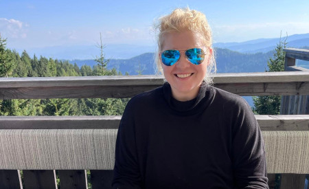 Borítókép: Lustalány futóversenyre megy: „Egy jobb életbe nem tudod magad tiltólistákkal belerugdosni”