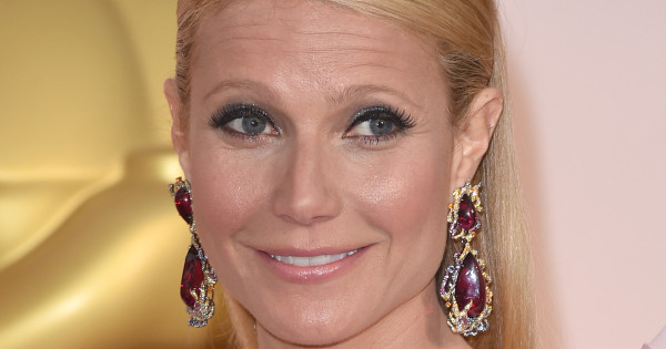 Borítókép: Gwyneth Paltrow melltartó nélkül, átlátszó ruhában lépett a vörös szőnyegre - fotó