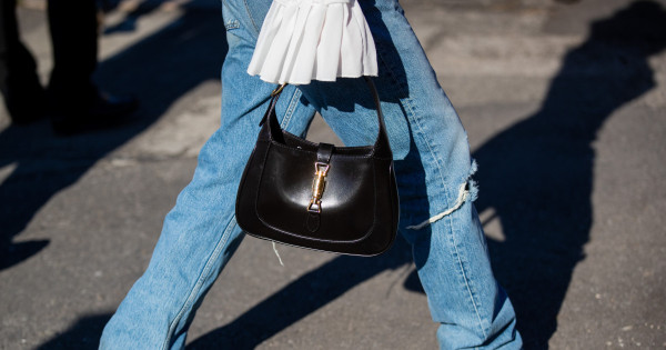 Borítókép: A stílusos nők már most viselik 2024 egyik legnagyobb cipőtrendjét, ami még egy egyszerű farmeres szettet is felejthetetlenné tesz!