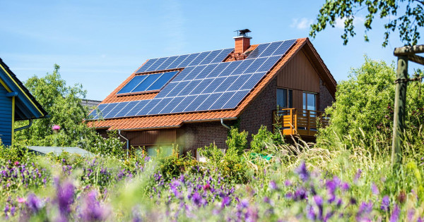 Borítókép: Új tárolóval kiegészített, lakossági napelemes rendszer pályázat: az E.ON-nal egyszerűbb