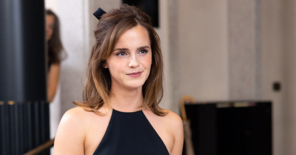 Ilyen, amikor Hermione Granger nem bájitalt, hanem koktélt kever: Emma Watson videóját az egész internet imádja