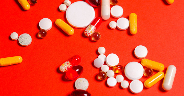 Borítókép: Egy orvos könyörögve kéri: Felejtsd el egy életre ezeket az étrend-kiegészítőket, nem érnek semmit!