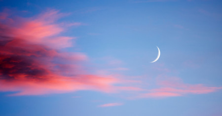 Borítókép: Frissítő fuvallatként érkeznek a cselekvő energiák! A februári Újhold a belső otthonunk megerősítésében segít