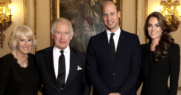 Borítókép: A brit királyi család 8 furcsa öltözködési szabálya, amiket tilos megszegni